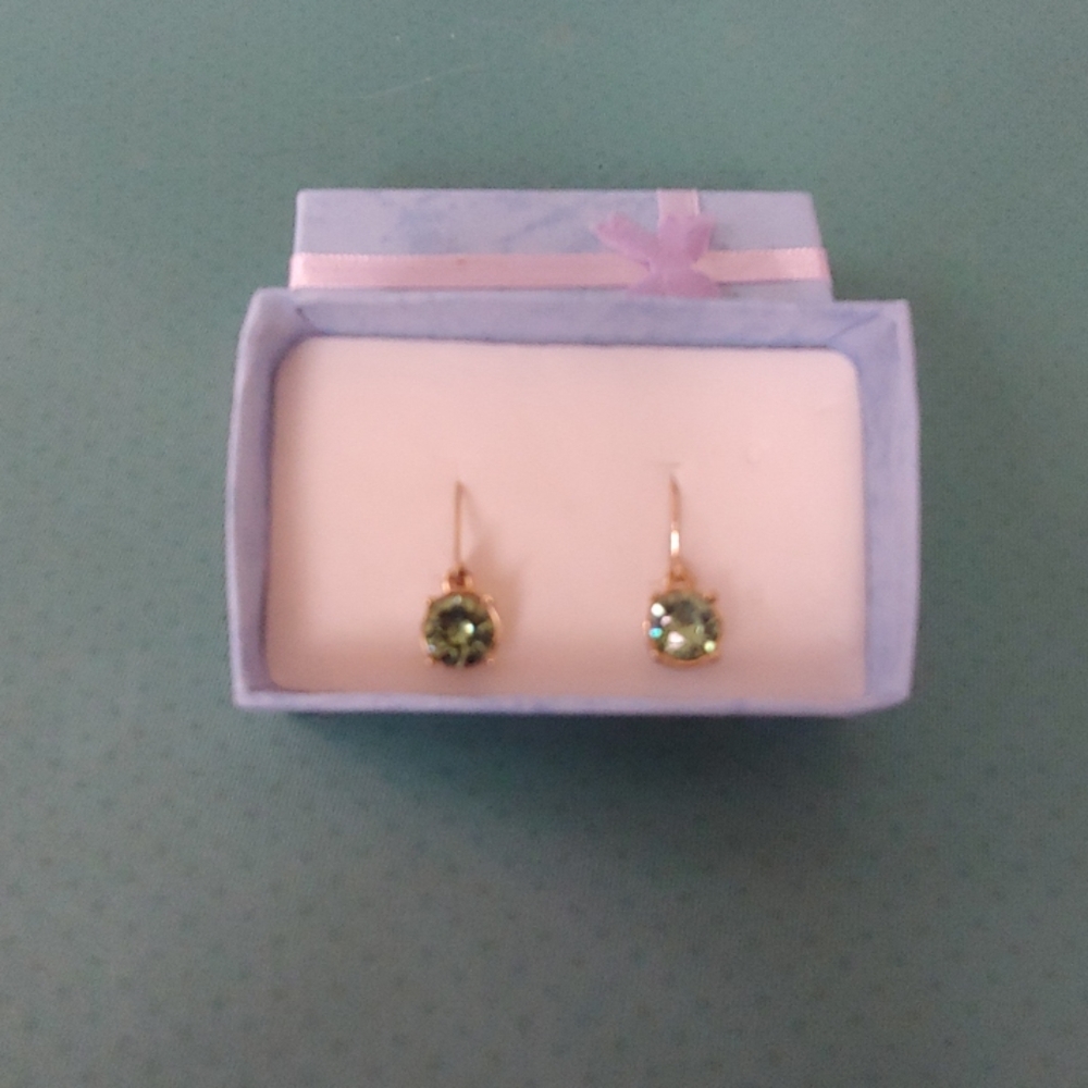 Pendant drop earrings